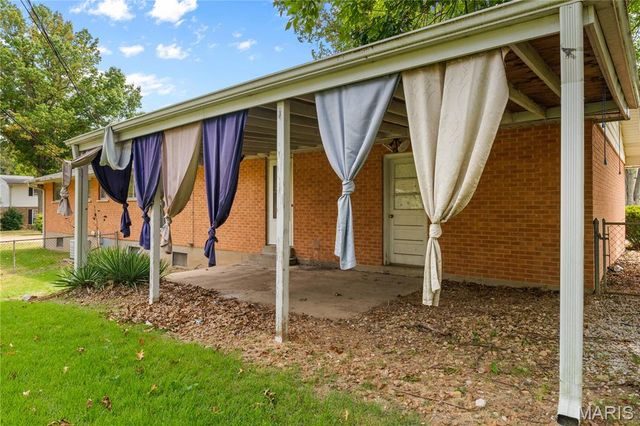 1805 Claudine Drive, St Louis, MO 63138