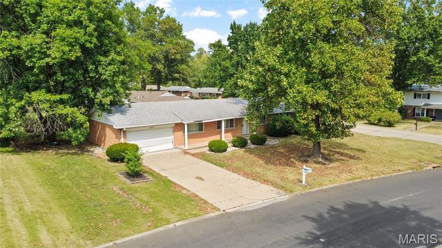 1805 Claudine Drive, St Louis, MO 63138