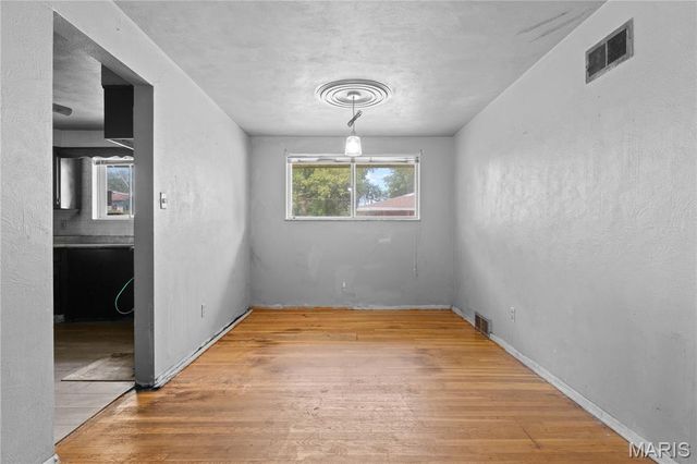 1805 Claudine Drive, St Louis, MO 63138