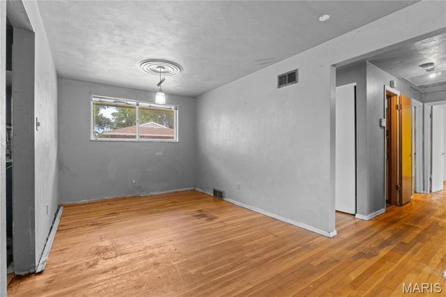 1805 Claudine Drive, St Louis, MO 63138