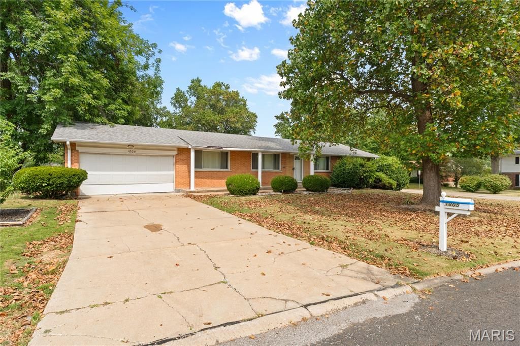 1805 Claudine Drive, St Louis, MO 63138