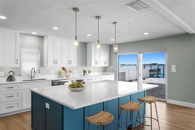 7989 CAUSEWAY BOULEVARD N, St Petersburg, FL 33707
