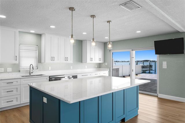 7989 CAUSEWAY BOULEVARD N, St Petersburg, FL 33707