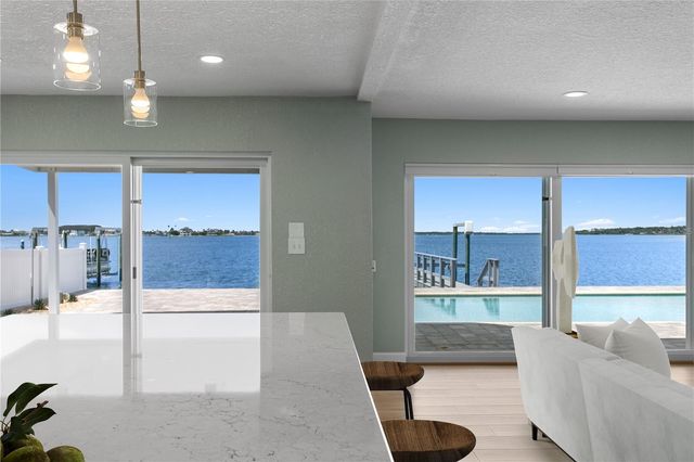 7989 CAUSEWAY BOULEVARD N, St Petersburg, FL 33707
