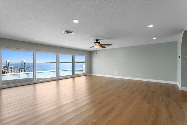 7989 CAUSEWAY BOULEVARD N, St Petersburg, FL 33707