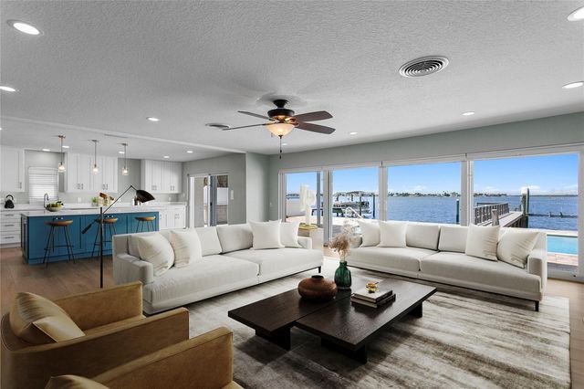 7989 CAUSEWAY BOULEVARD N, St Petersburg, FL 33707
