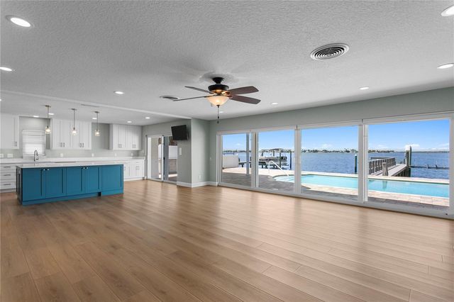 7989 CAUSEWAY BOULEVARD N, St Petersburg, FL 33707
