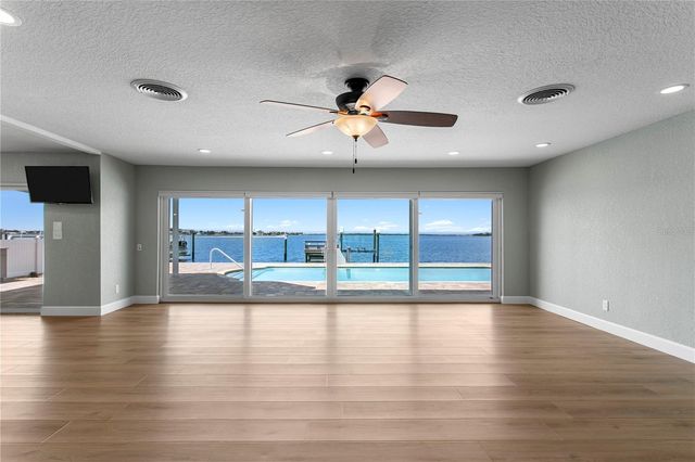 7989 CAUSEWAY BOULEVARD N, St Petersburg, FL 33707