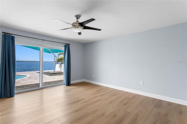 7989 CAUSEWAY BOULEVARD N, St Petersburg, FL 33707