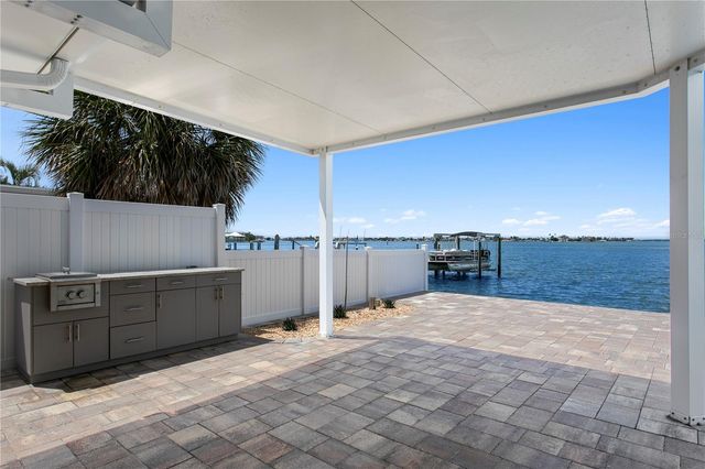 7989 CAUSEWAY BOULEVARD N, St Petersburg, FL 33707