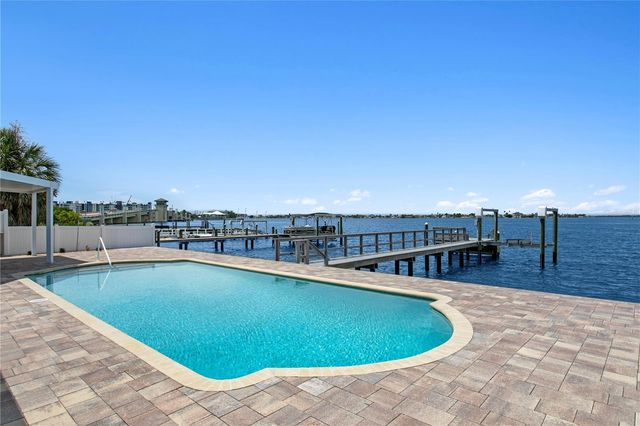7989 CAUSEWAY BOULEVARD N, St Petersburg, FL 33707