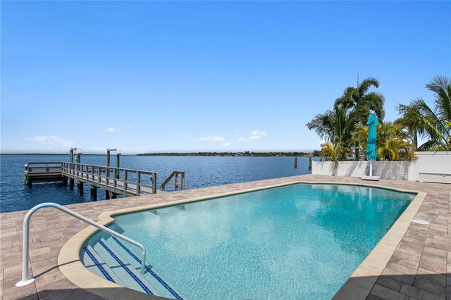 7989 CAUSEWAY BOULEVARD N, St Petersburg, FL 33707