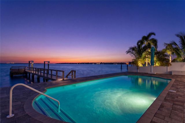 7989 CAUSEWAY BOULEVARD N, St Petersburg, FL 33707