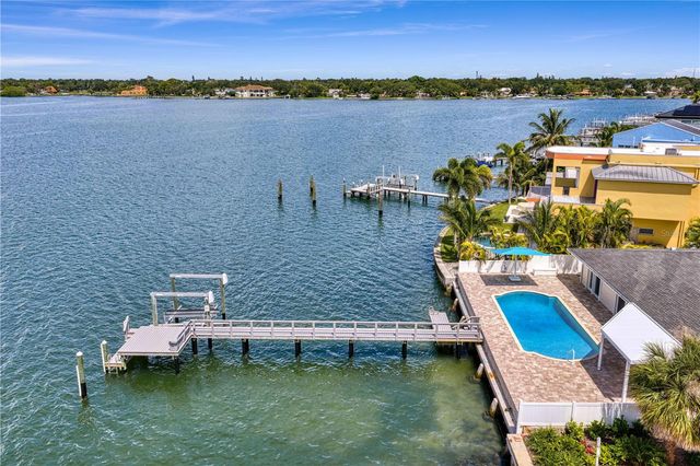 7989 CAUSEWAY BOULEVARD N, St Petersburg, FL 33707