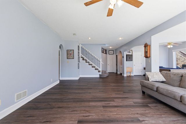 2602 CHAMBRAY RD, Columbia, MO 65203