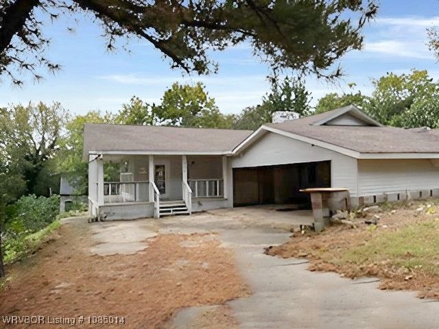 805 E 6th Street, Heavener, OK 74937
