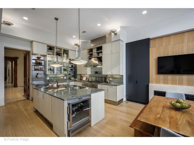 1434 N Dearborn Street, Chicago, IL 60610