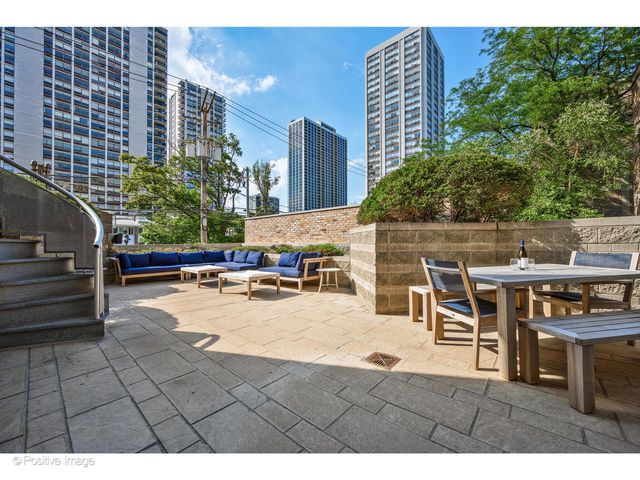 1434 N Dearborn Street, Chicago, IL 60610