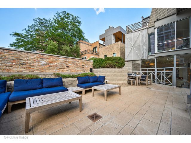 1434 N Dearborn Street, Chicago, IL 60610