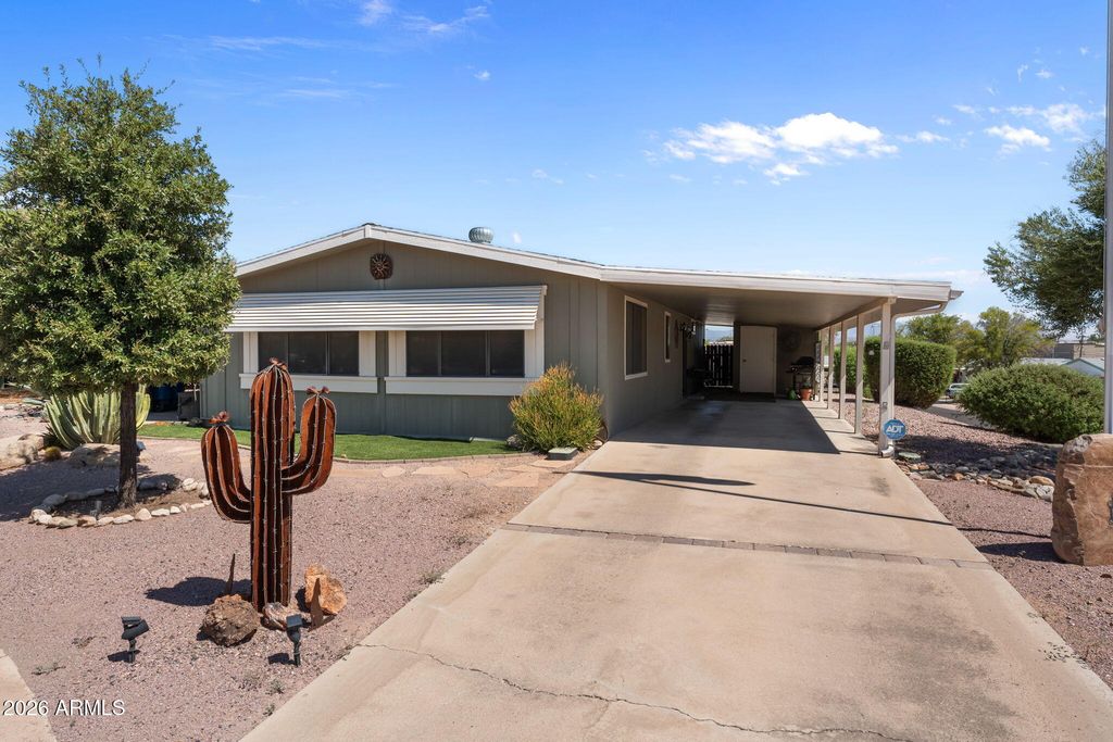 680 W SMOKETREE Street, Wickenburg, AZ 85390 — photo 2