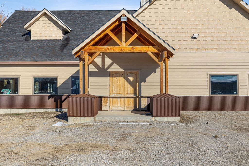 610 US Highway 191, Lewistown, MT 59457 photo 2