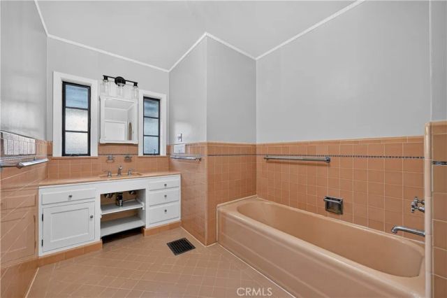 270 Garfield Avenue, Pomona, CA 91767