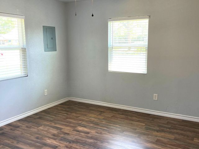 3921 Avenue H, Fort Worth, TX 76105