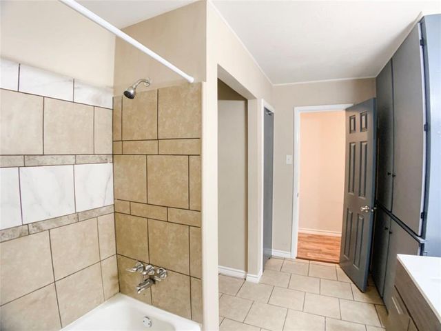 3921 Avenue H, Fort Worth, TX 76105