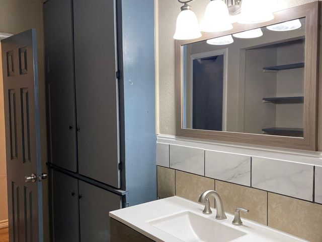 3921 Avenue H, Fort Worth, TX 76105