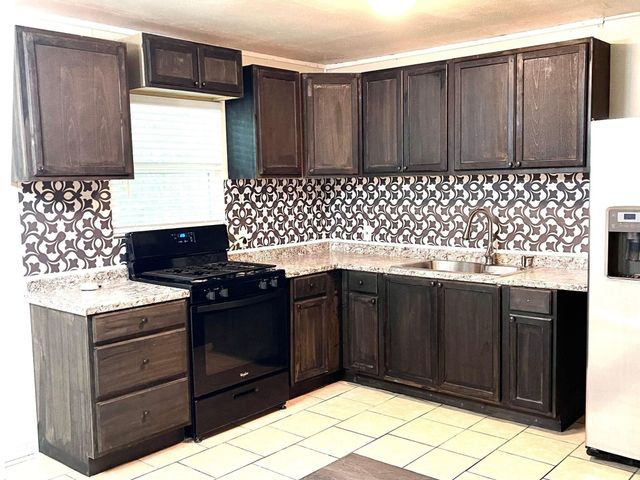 3921 Avenue H, Fort Worth, TX 76105