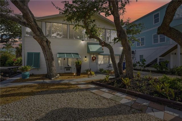 5474 Oak Ridge AVE, Fort Myers Beach, FL 33931