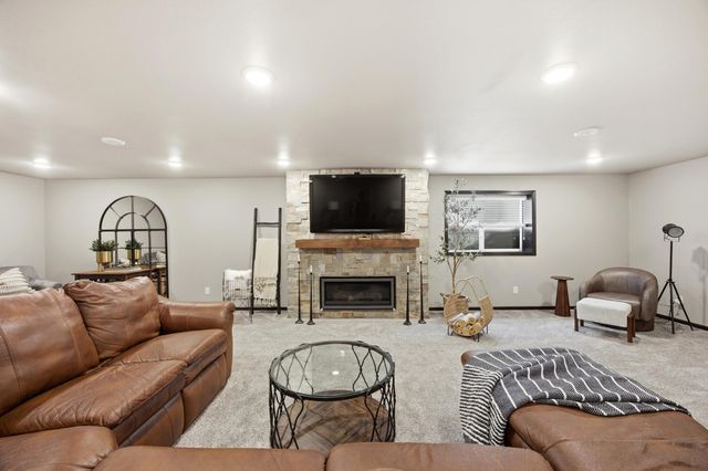 6965 24th Street S, Fargo, ND 58104