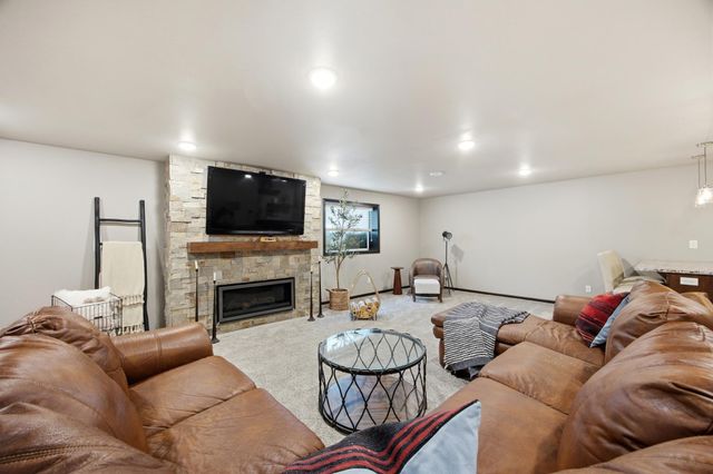 6965 24th Street S, Fargo, ND 58104