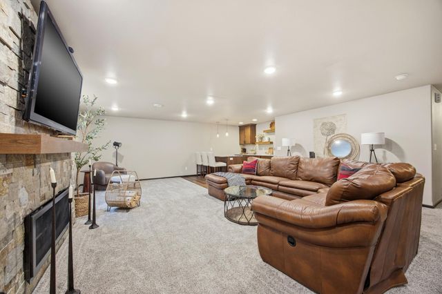 6965 24th Street S, Fargo, ND 58104