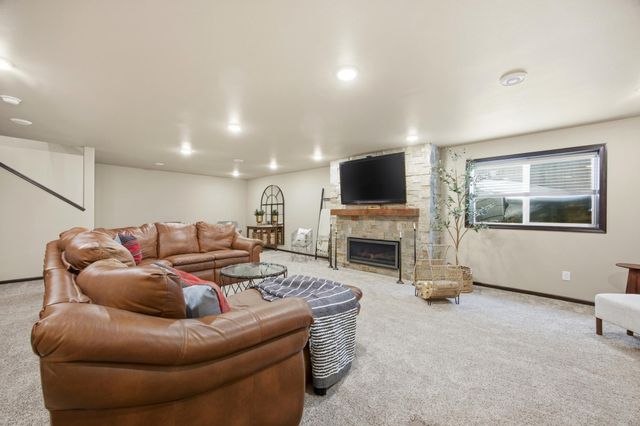 6965 24th Street S, Fargo, ND 58104