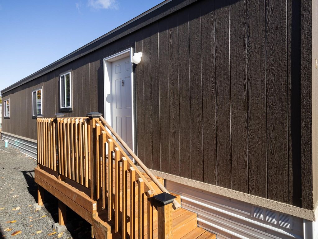 840 W 1st St, Cheney, WA 99004