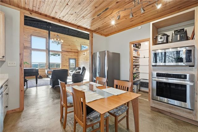 3465 County Road 102, Eureka Springs, AR 72632