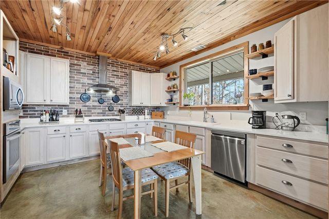 3465 County Road 102, Eureka Springs, AR 72632