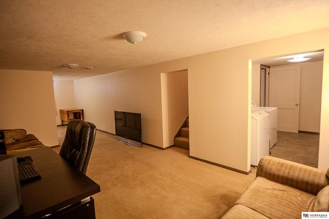 1551 S Cotner Boulevard, Lincoln, NE 68506