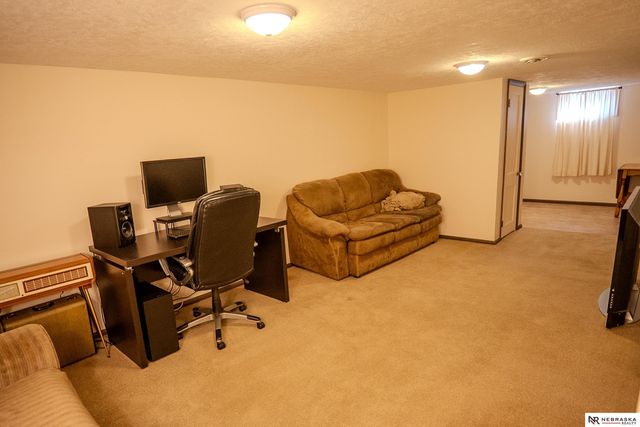 1551 S Cotner Boulevard, Lincoln, NE 68506
