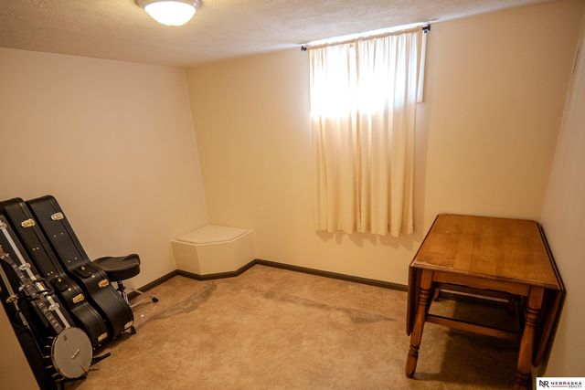 1551 S Cotner Boulevard, Lincoln, NE 68506