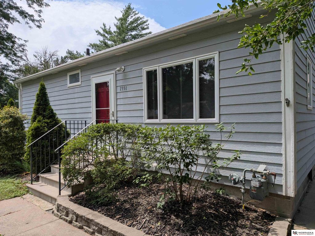 1551 S Cotner Boulevard, Lincoln, NE 68506