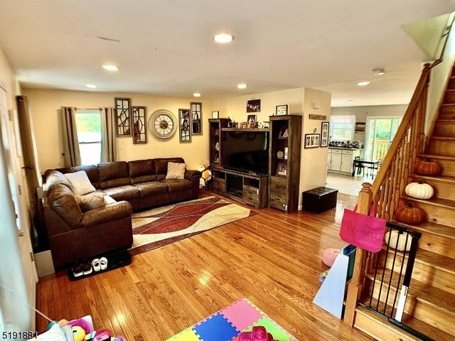 7 Jefferson Trl, Hopatcong Boro, NJ 07843