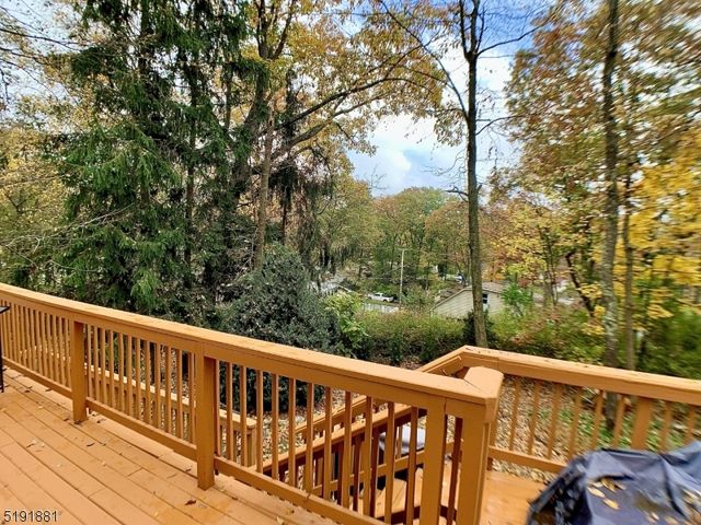 7 Jefferson Trl, Hopatcong Boro, NJ 07843