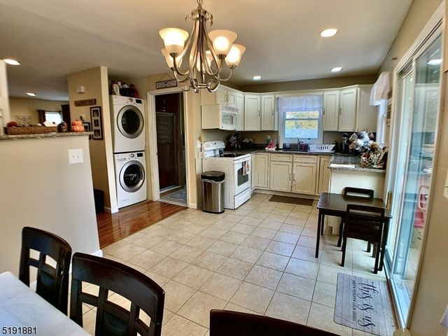 7 Jefferson Trl, Hopatcong Boro, NJ 07843