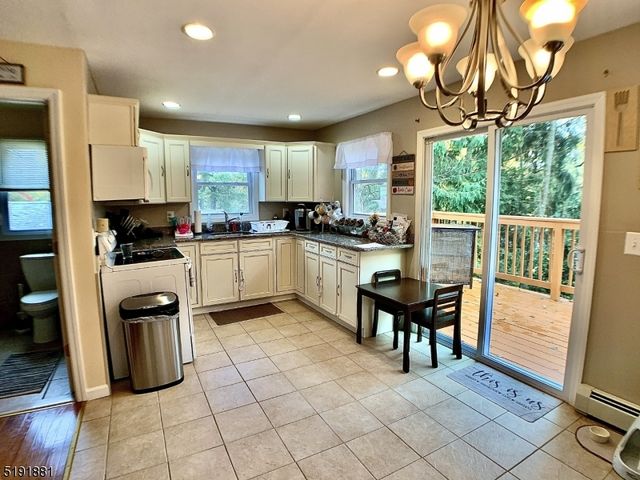 7 Jefferson Trl, Hopatcong Boro, NJ 07843