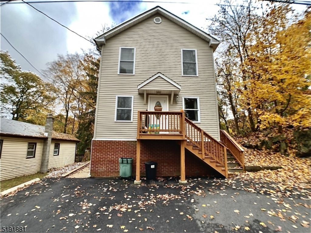 7 Jefferson Trl, Hopatcong Boro, NJ 07843