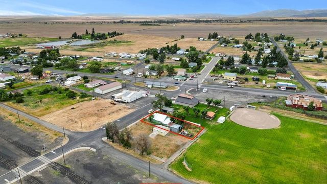 160 SW Creston Ave, Creston, WA 99117