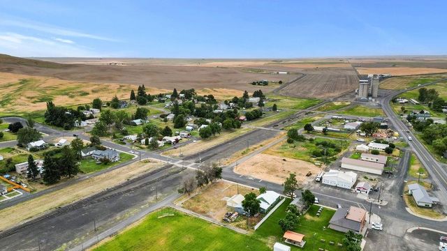 160 SW Creston Ave, Creston, WA 99117