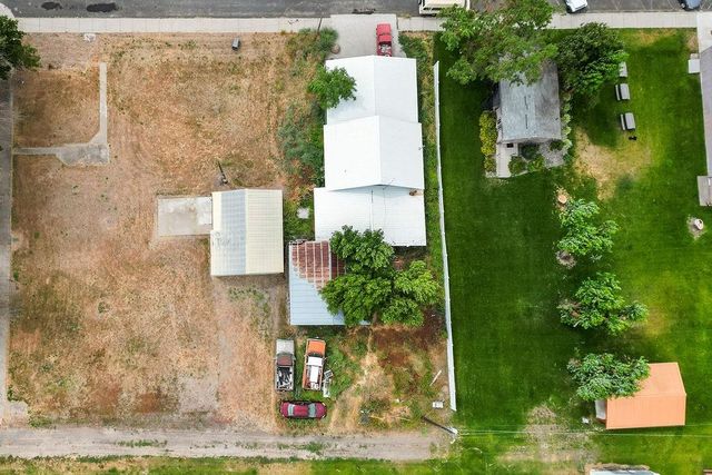 160 SW Creston Ave, Creston, WA 99117